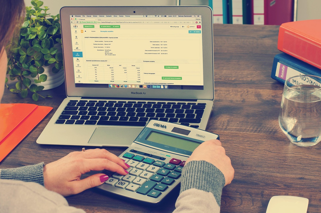 A laptop and a calculator used to estimate yearly income tax.